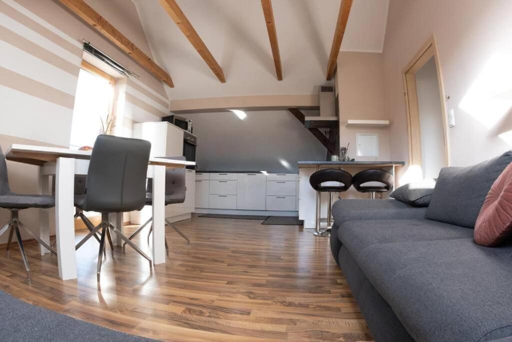 Moderne, Gemuetliche Dg-Wohnung In Ruhiger Lage Neunburg vorm Wald Εξωτερικό φωτογραφία